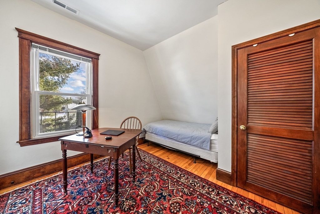 4 bed, 1 bath apartment for rent at 38 Russell St Unit 2, Cambridge — photo 27 of 33