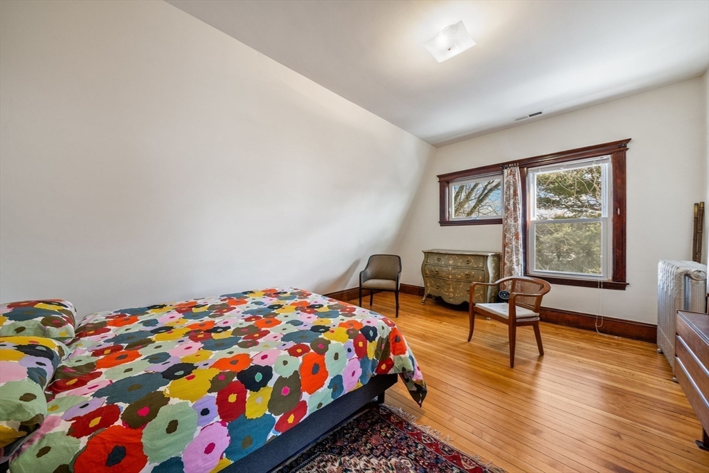 4 bed, 1 bath apartment for rent at 38 Russell St Unit 2, Cambridge — photo 25 of 33
