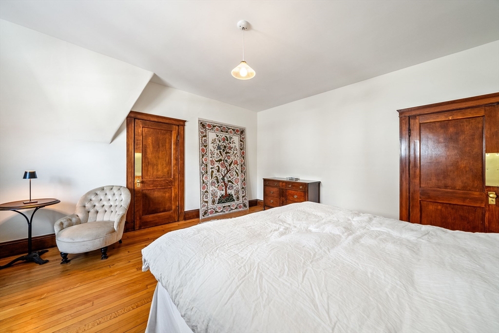 4 bed, 1 bath apartment for rent at 38 Russell St Unit 2, Cambridge — photo 21 of 33