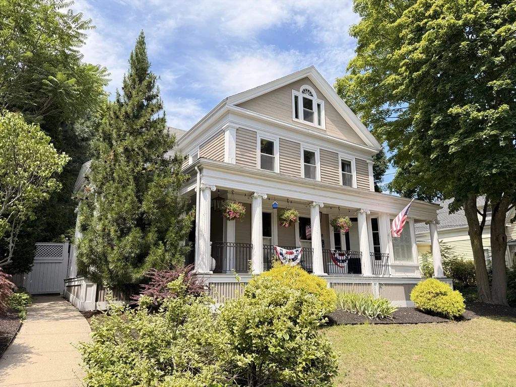 3 bed, 2 bath apartment for rent at 38 Salem St Unit B, Reading