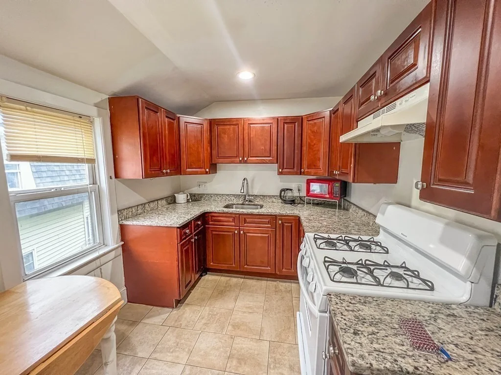 3 bed, 1 bath apartment for rent at 38 Sewall St Unit 3, Winter Hill — photo 4 of 12