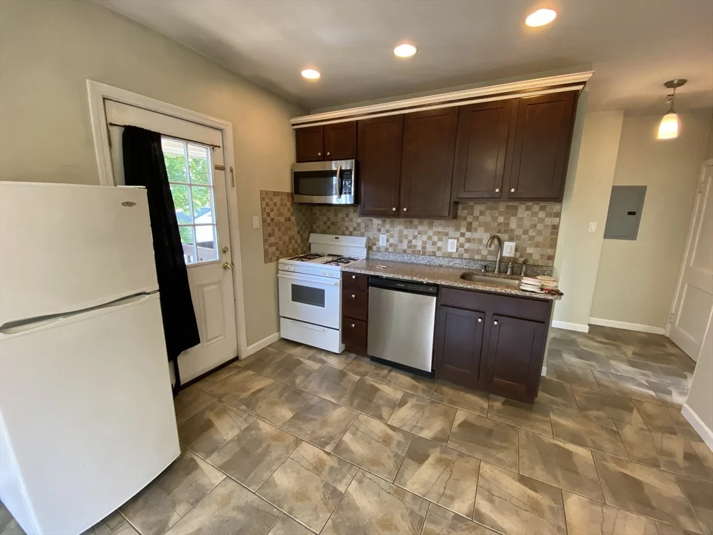 2 bed, 1 bath apartment for rent at 38 Shaw St Unit 1, Quincy — photo 1 of 6