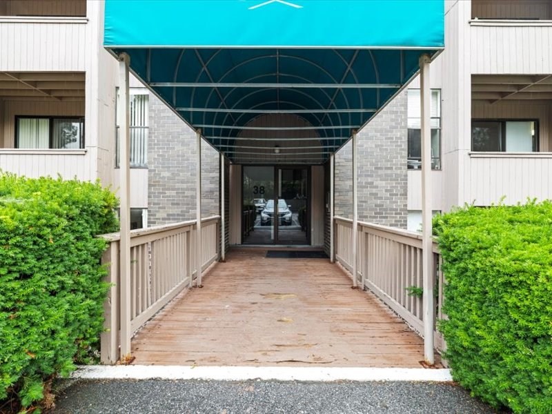 2 bed, 1 bath apartment for rent at 38 Shrewsbury Green Unit F, Shrewsbury — photo 1 of 15