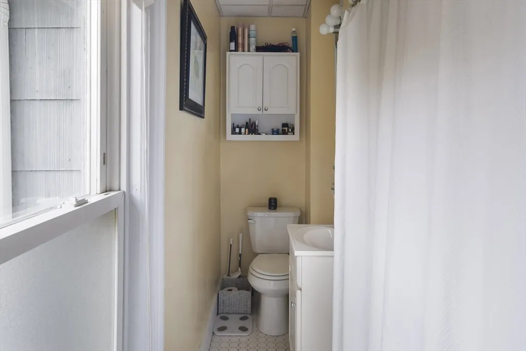 1 bed, 1 bath apartment for rent at 38 Spring Unit 2L, Spring Hill — photo 10 of 18
