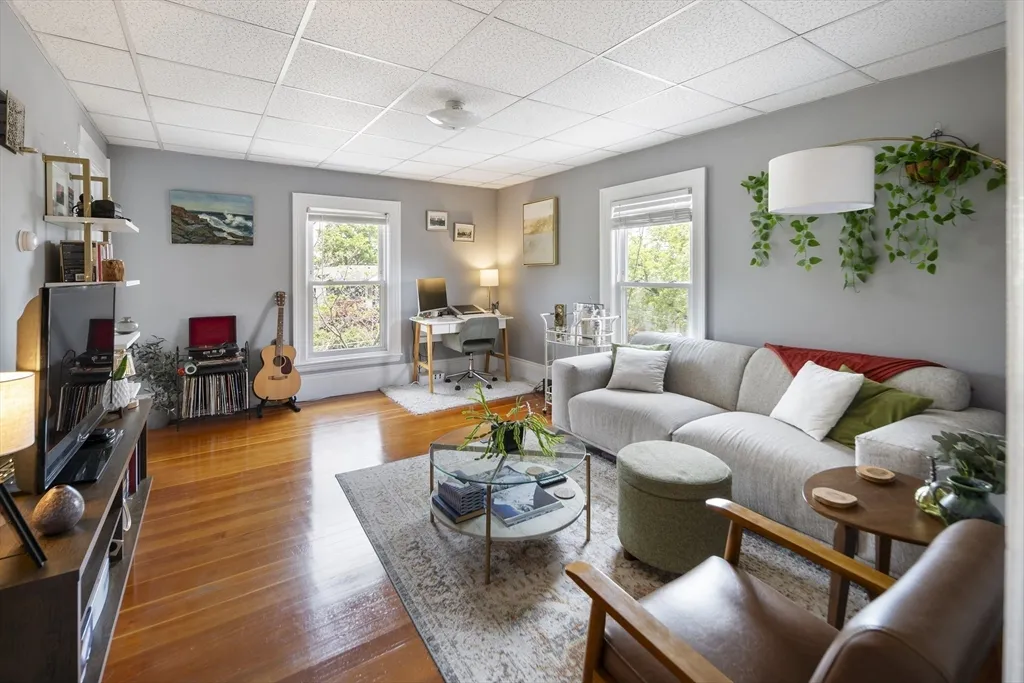 1 bed, 1 bath apartment for rent at 38 Spring Unit 2L, Spring Hill — photo 3 of 18