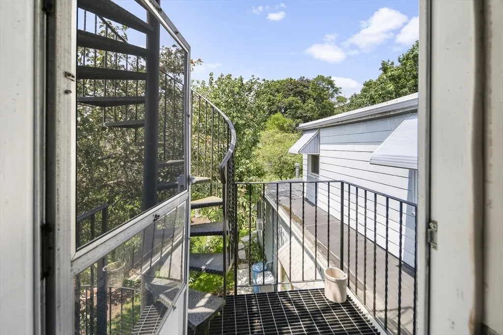 1 bed, 1 bath apartment for rent at 38 Spring Unit 2L, Spring Hill — photo 17 of 18