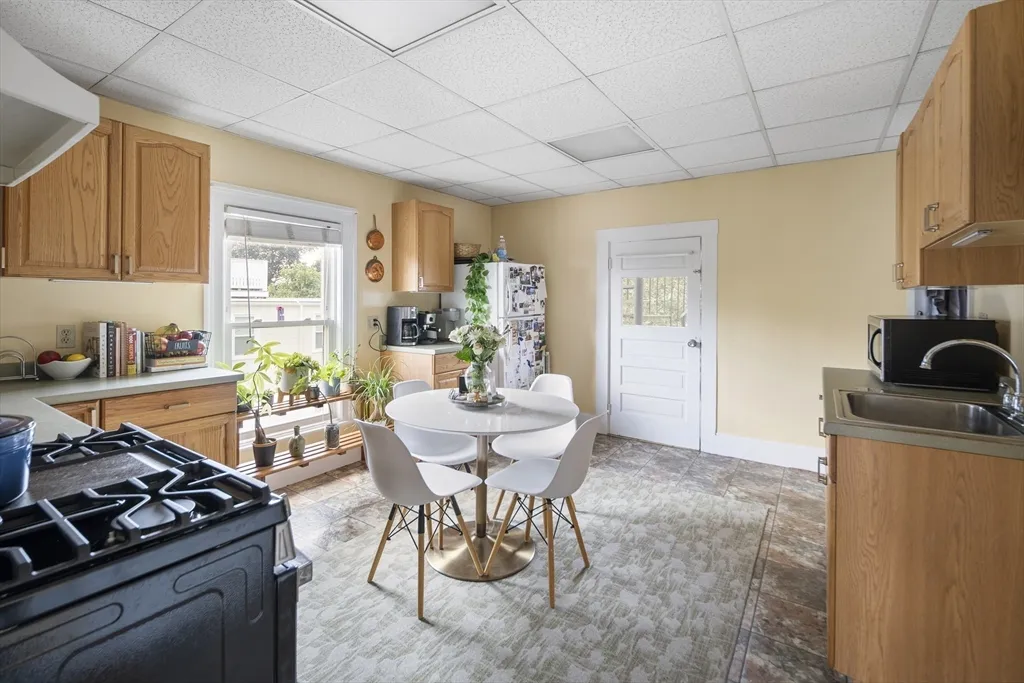 1 bed, 1 bath apartment for rent at 38 Spring Unit 2L, Spring Hill — photo 6 of 18