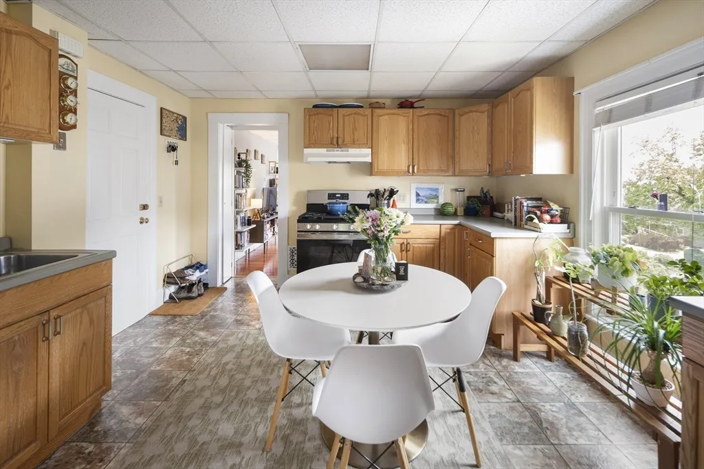 1 bed, 1 bath apartment for rent at 38 Spring Unit 2L, Spring Hill — photo 5 of 18