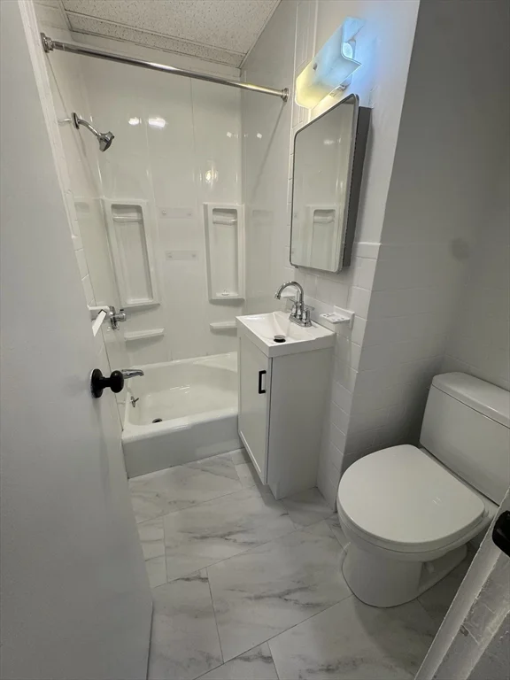 1 bed, 1 bath apartment for rent at 38 Spring Unit 2R, Spring Hill — photo 10 of 17