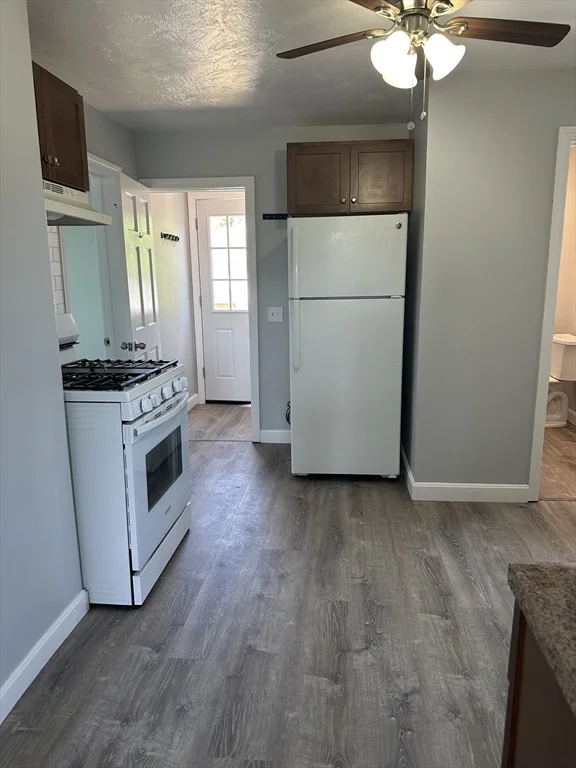 2 bed, 1 bath apartment for rent at 38 Taunton Ave Unit 2, Seekonk — photo 4 of 13
