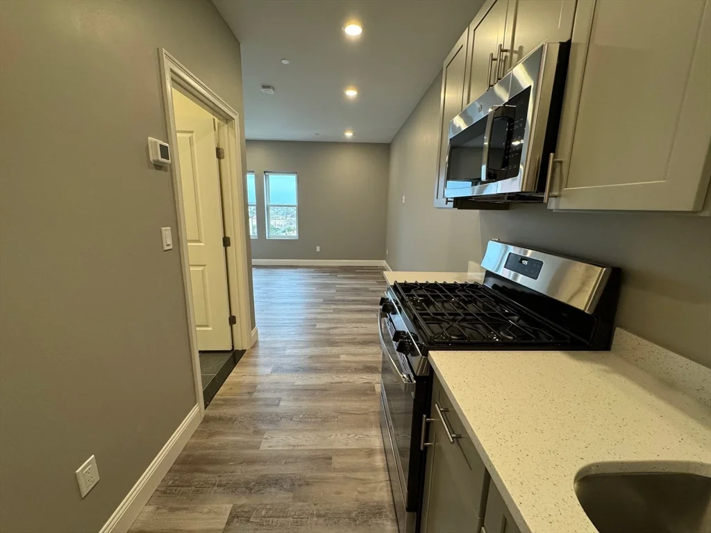 Studio bed, 1 bath apartment for rent at 38 Walnut Ave Unit 103, Revere — photo 4 of 11