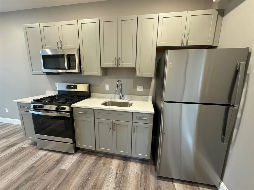 Studio bed, 1 bath apartment for rent at 38 Walnut Ave Unit 403, Revere — photo 3 of 11