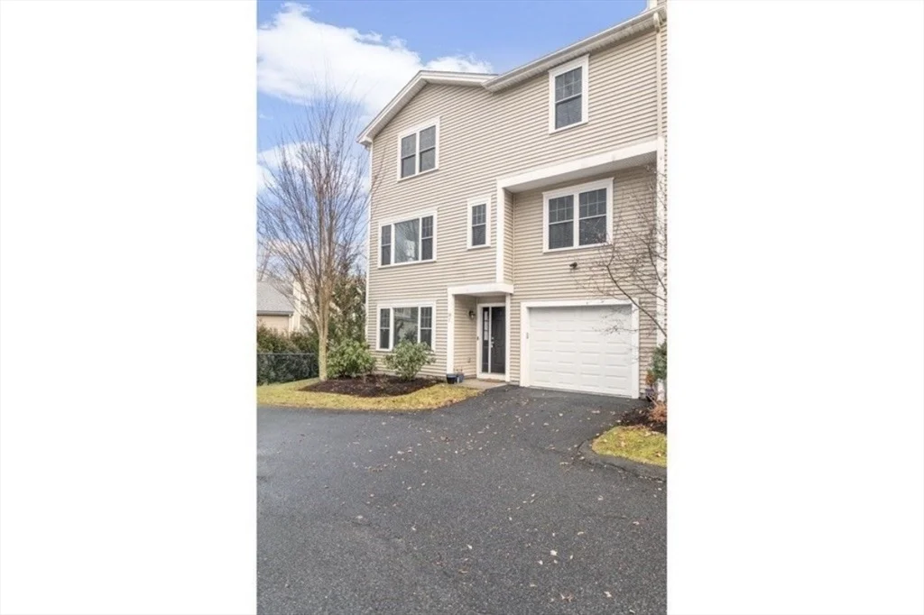 3 bed, 2 bath apartment for rent at 38 Webster Unit 2, Needham — photo 16 of 16