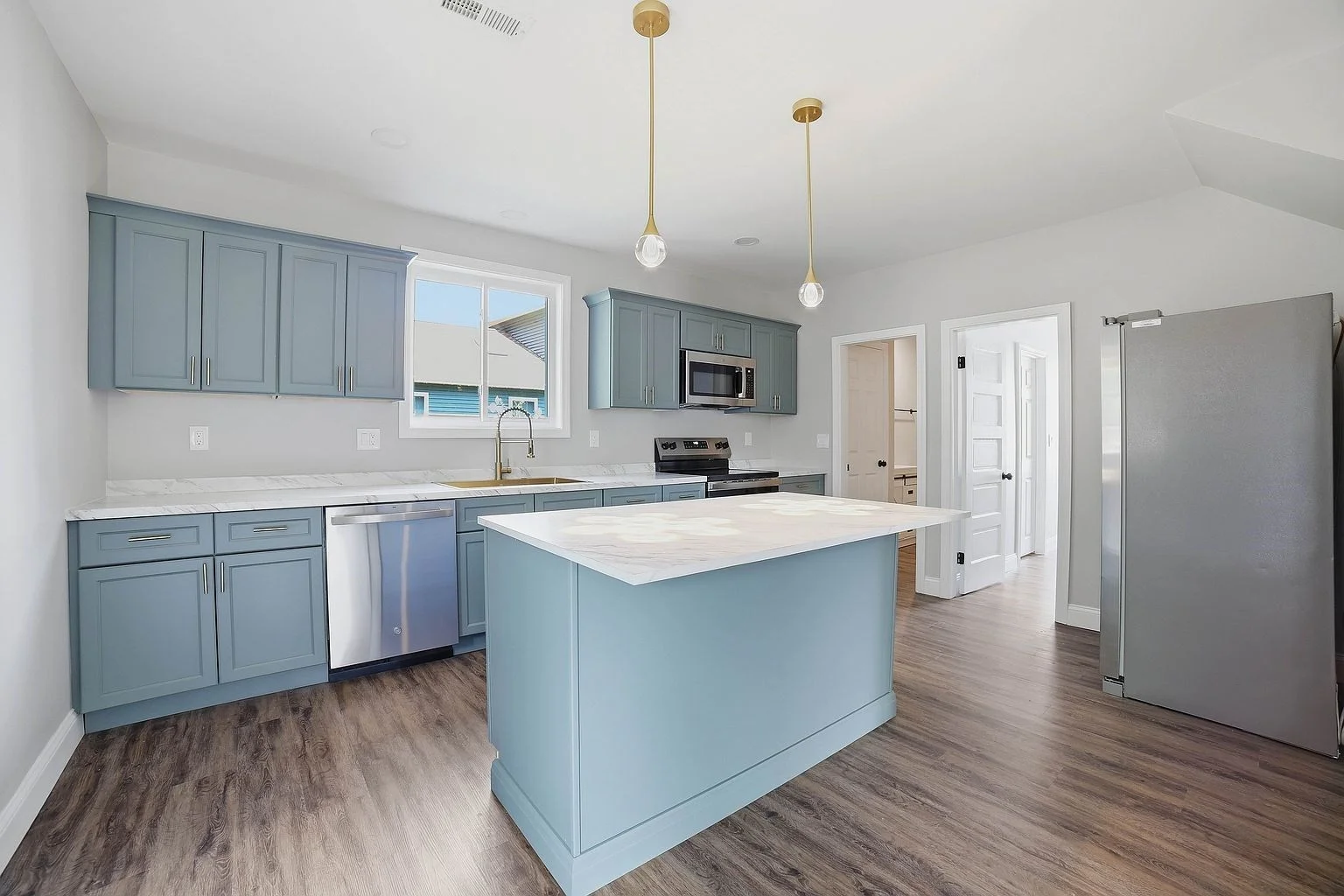 4 bed, 2 bath apartment for rent at 38 wesleya Wesleyan St, Shrewsbury — photo 2 of 23