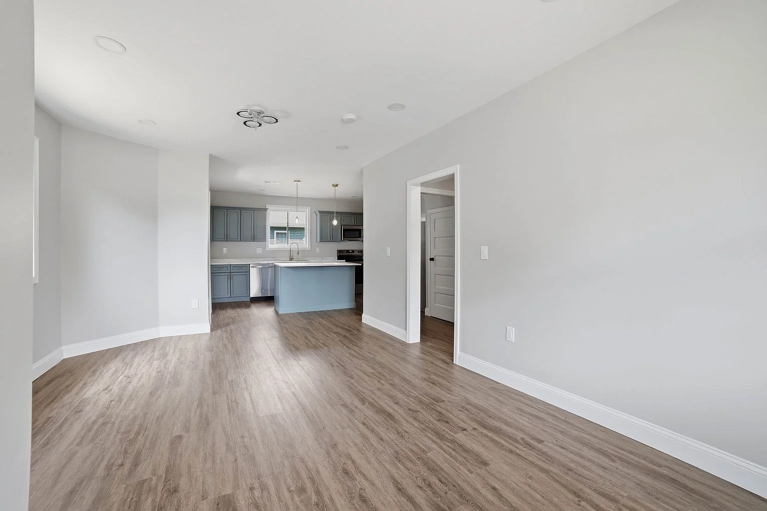 4 bed, 2 bath apartment for rent at 38 wesleya Wesleyan St, Shrewsbury — photo 6 of 23