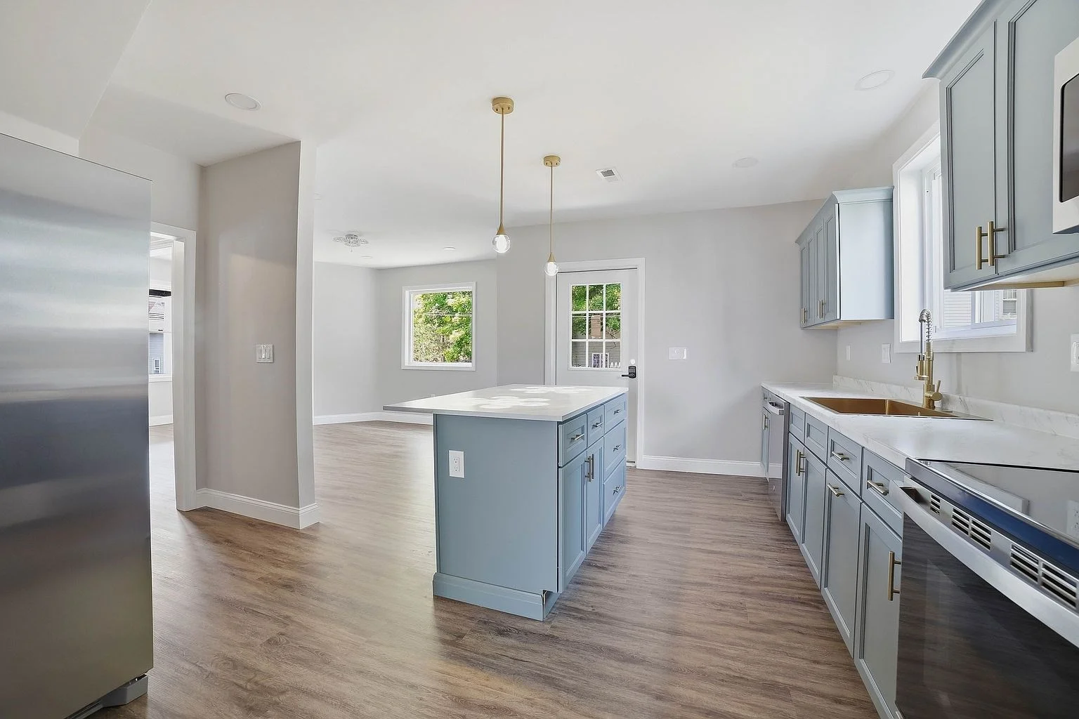 4 bed, 2 bath apartment for rent at 38 wesleya Wesleyan St, Shrewsbury — photo 7 of 23