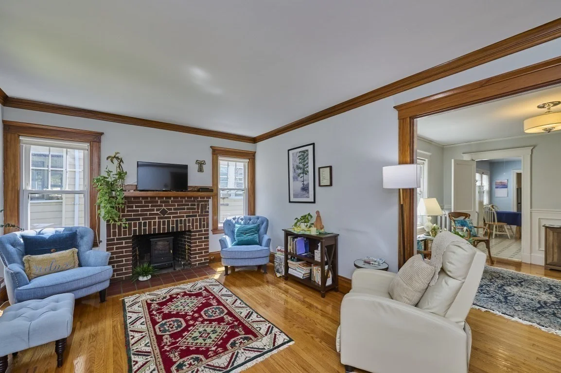 3 bed, 1 bath apartment for rent at 38 Wiley Rd Unit 1, Belmont — photo 3 of 19