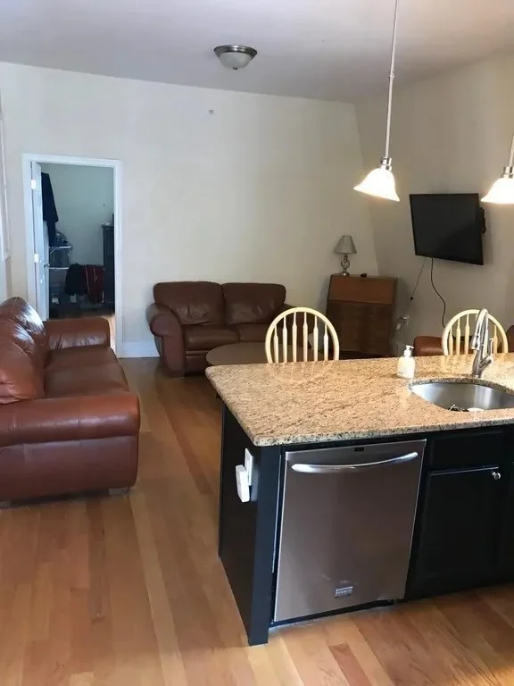 3 bed, 2 bath apartment for rent at 380 4th St Unit 3, South Boston — photo 4 of 21