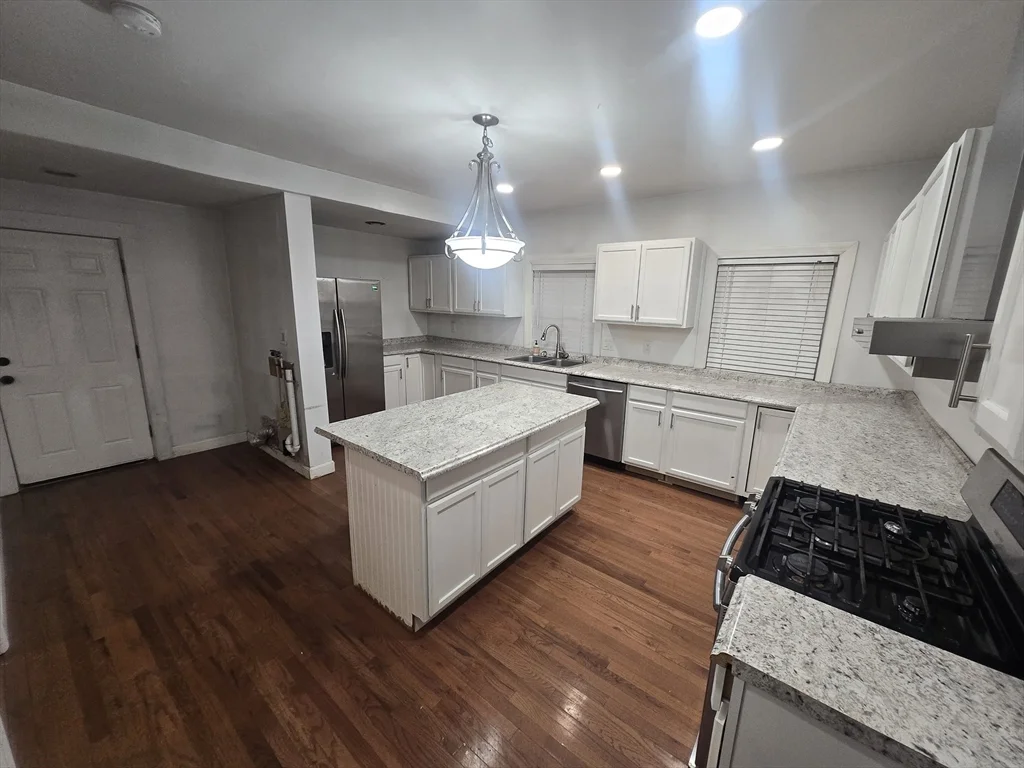 3 bed, 1 bath apartment for rent at 380 Grafton St Unit 1, Worcester — photo 2 of 8