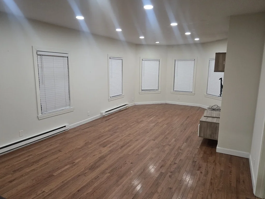 3 bed, 1 bath apartment for rent at 380 Grafton St Unit 1, Worcester — photo 4 of 8
