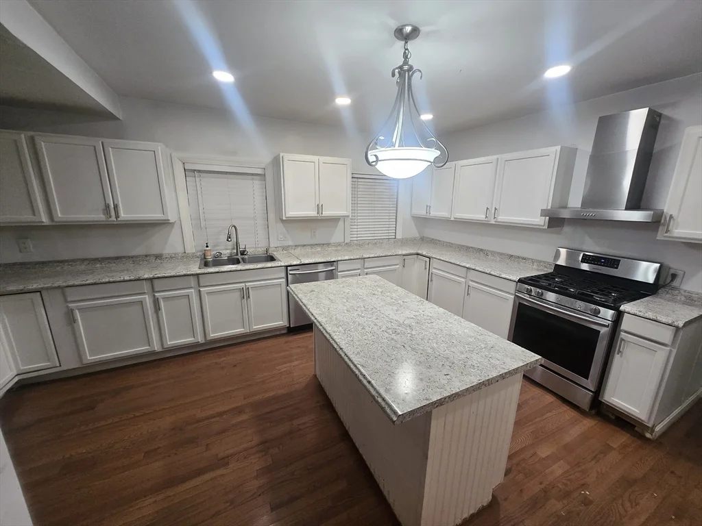 3 bed, 1 bath apartment for rent at 380 Grafton St Unit 1, Worcester — photo 1 of 8