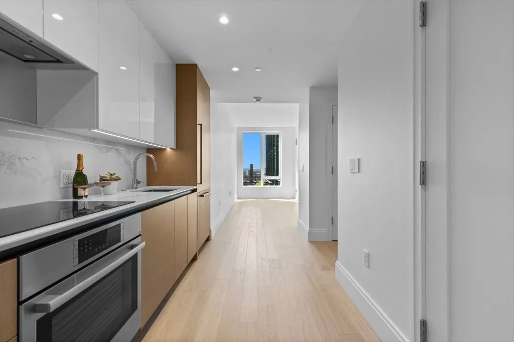 Studio bed, 1 bath apartment for rent at 380 Harrison Unit 1005, South End — photo 5 of 14