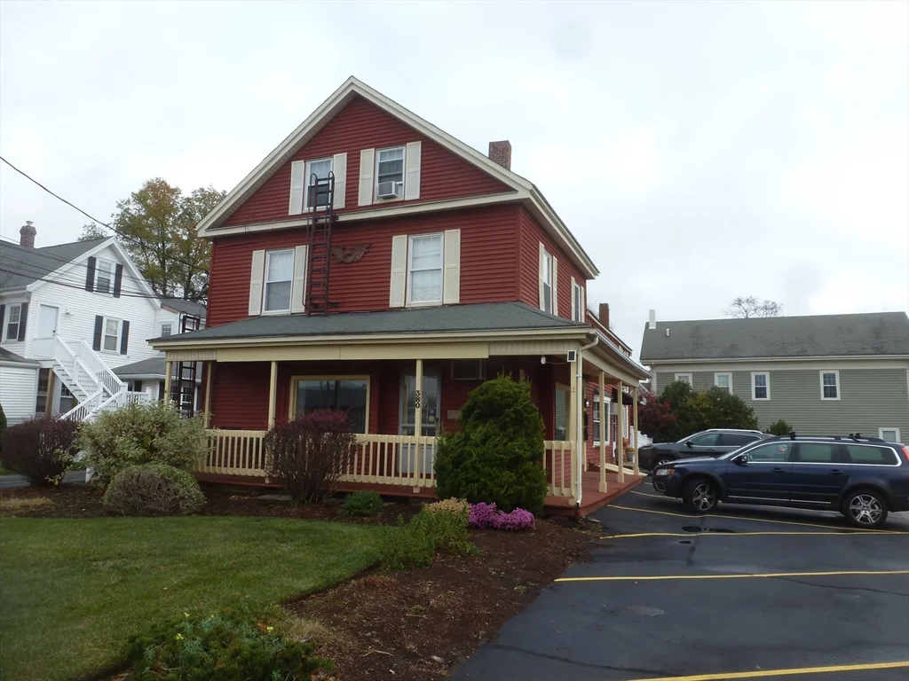 1 bed, 1 bath apartment for rent at 380 Main St Unit 1, Wilmington — photo 1 of 14