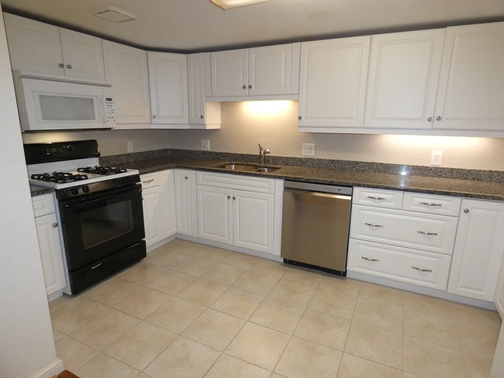 2 bed, 2 bath apartment for rent at 380 Place Ln Unit 380, Woburn — photo 6 of 26