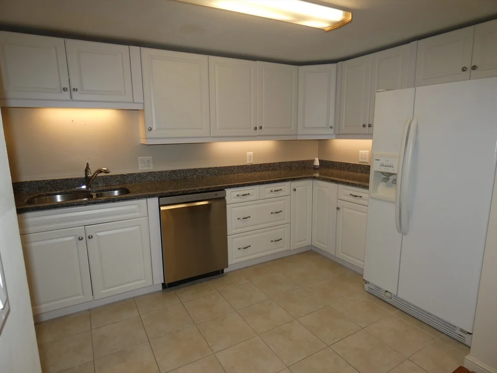 2 bed, 2 bath apartment for rent at 380 Place Ln Unit 380, Woburn — photo 7 of 26