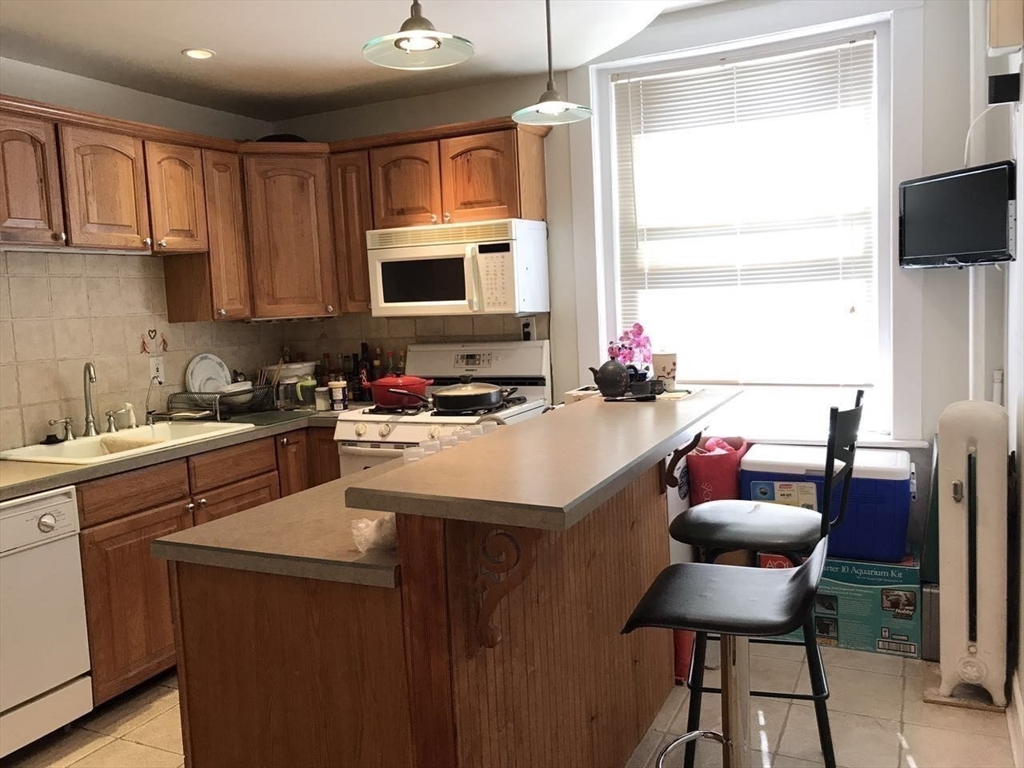 2 bed, 1 bath apartment for rent at 380 Riverway Unit 6, Mission Hill — photo 7 of 10