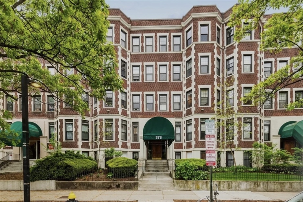 2 bed, 1 bath apartment for rent at 380 Riverway Unit 8, Mission Hill
