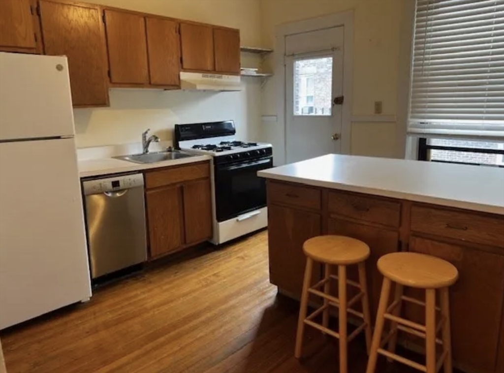 2 bed, 1 bath apartment for rent at 380 Riverway Unit 8, Mission Hill — photo 2 of 5