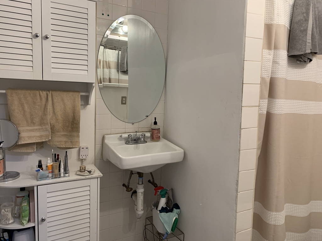 1 bed, 1 bath apartment for rent at 380 Riverway Unit A, Mission Hill — photo 10 of 10