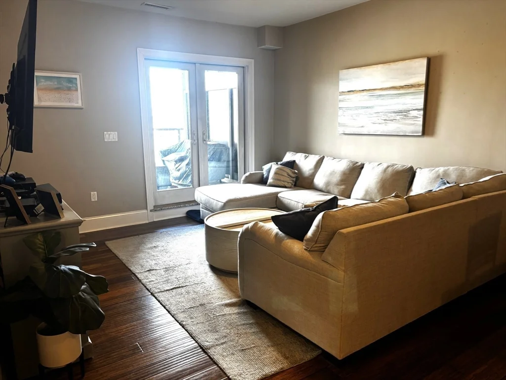 2 bed, 2 bath apartment for rent at 380 W Broadway Unit 202, South Boston — photo 4 of 24