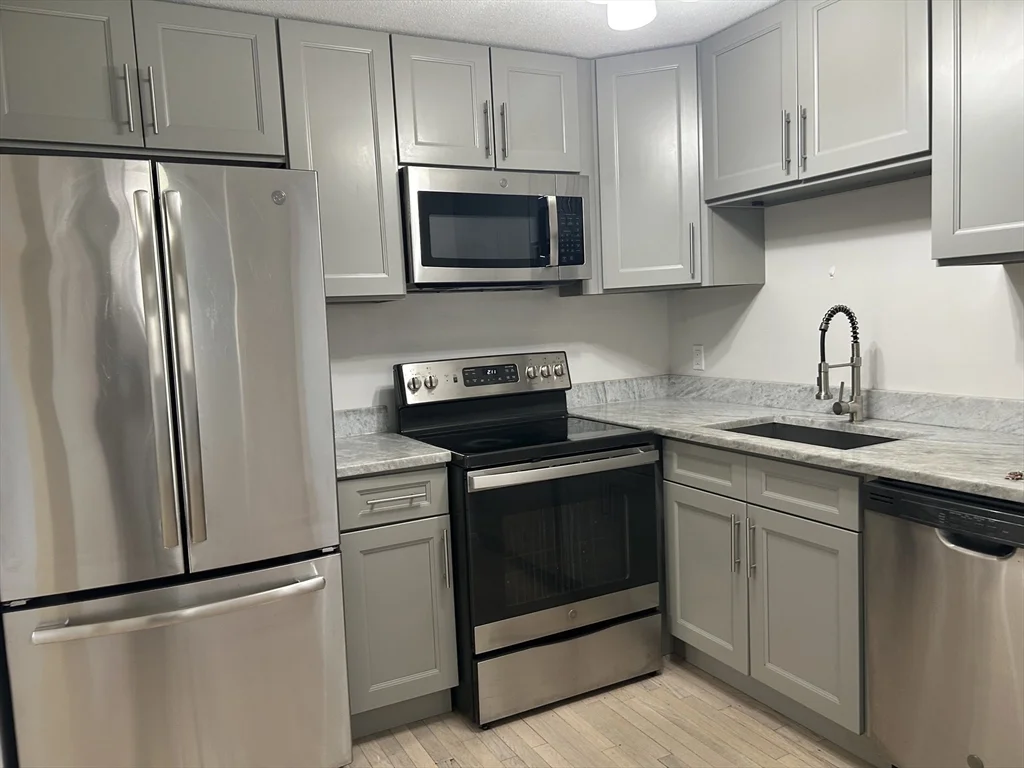 2 bed, 1 bath apartment for rent at 380A Great Rd Unit 301, Acton — photo 2 of 31