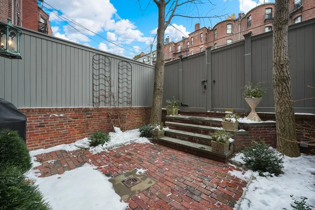 5 bed, 3.5 bath apartment for rent at 381 Beacon St Unit 0, Back Bay — photo 20 of 23