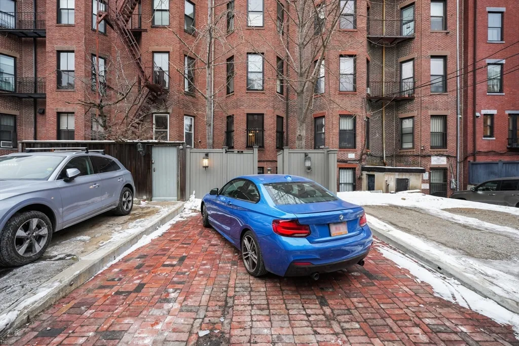 5 bed, 3.5 bath apartment for rent at 381 Beacon St Unit 0, Back Bay — photo 23 of 23