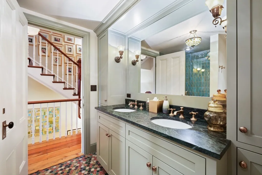 5 bed, 3.5 bath apartment for rent at 381 Beacon St Unit 0, Back Bay — photo 6 of 23