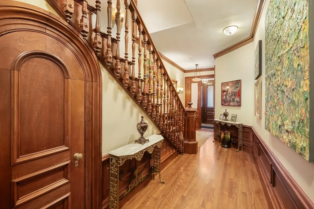 5 bed, 3.5 bath apartment for rent at 381 Beacon St Unit 0, Back Bay — photo 10 of 23