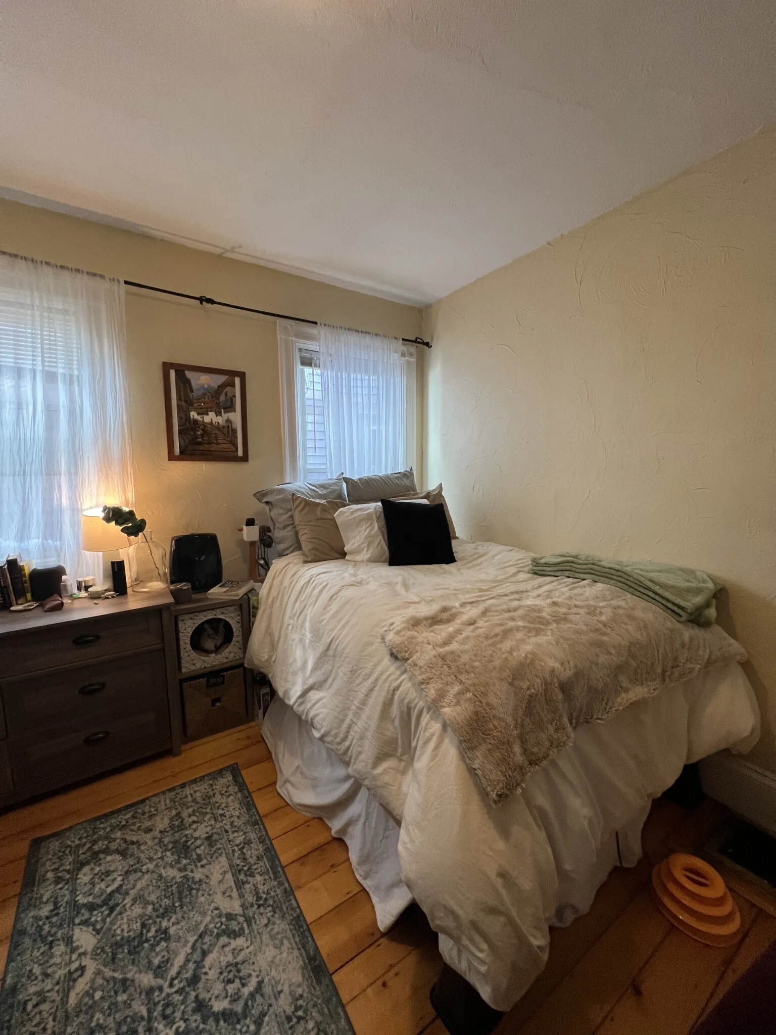 3 bed, 1 bath apartment for rent at 381 Highland Ave Unit 1, Powder House Square — photo 9 of 20