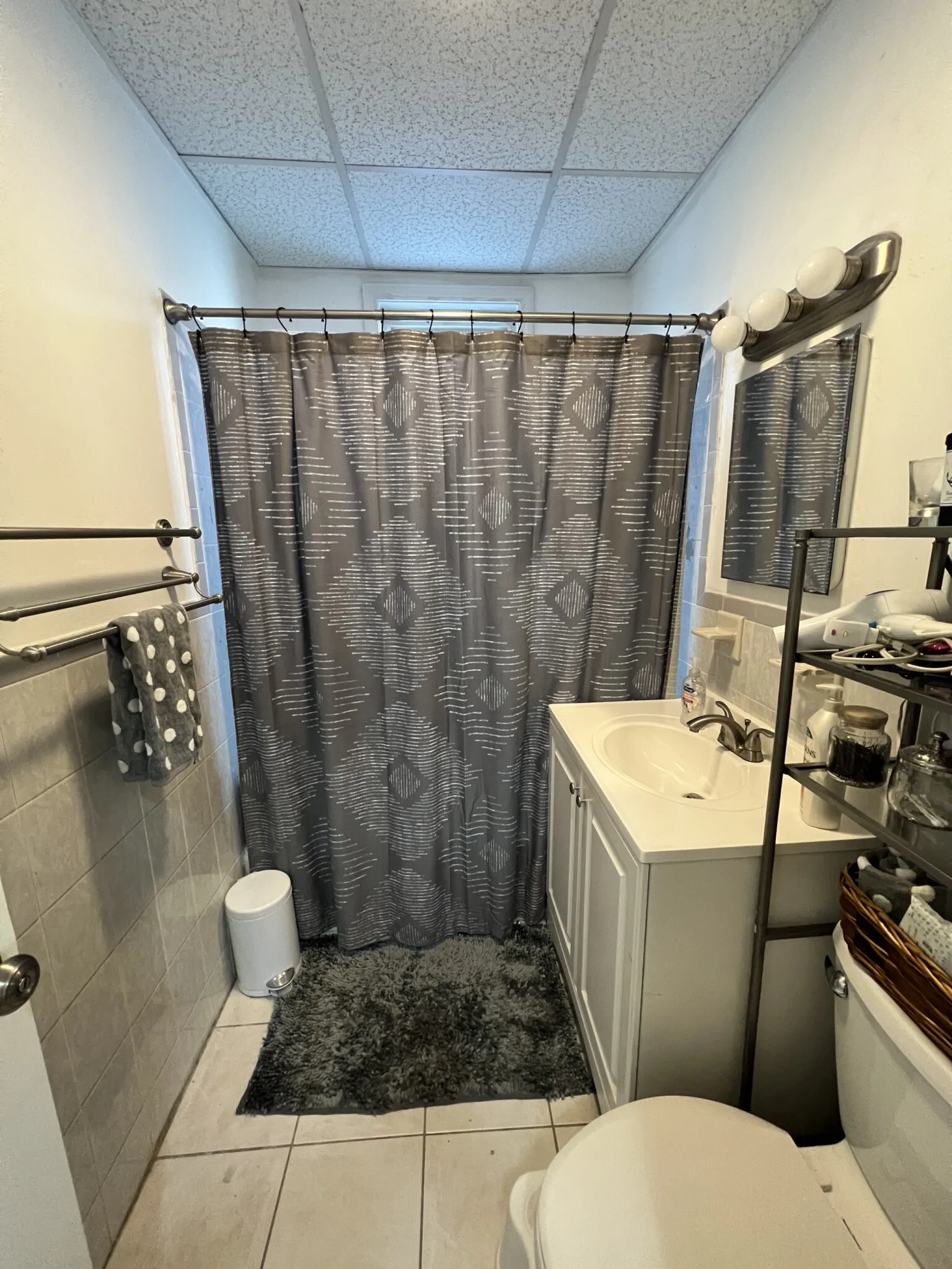 3 bed, 1 bath apartment for rent at 381 Highland Ave Unit 1, Powder House Square — photo 7 of 20