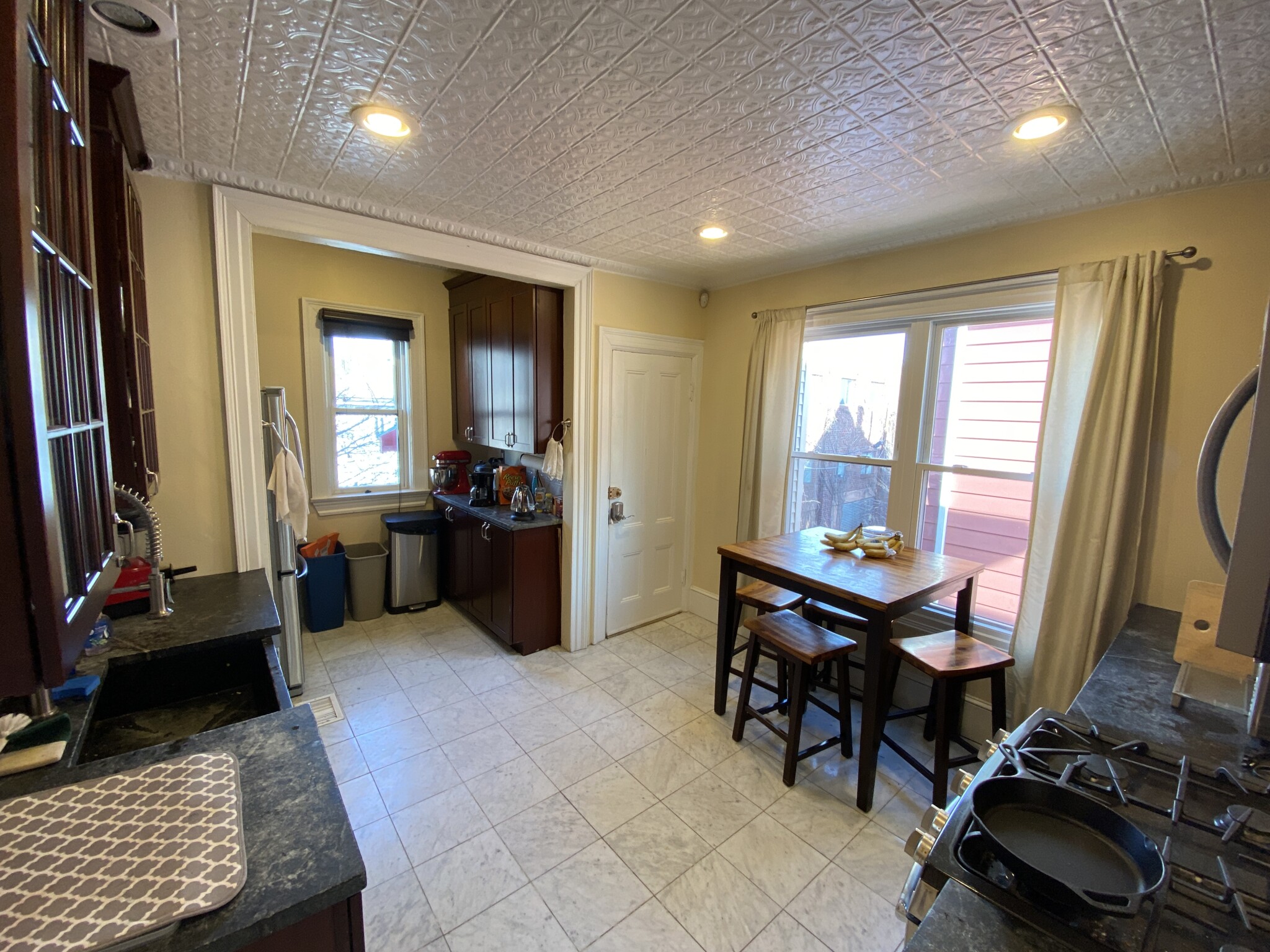 5 bed, 2 bath apartment for rent at 381 Highland Ave Unit 2A, Powder House Square — photo 5 of 33