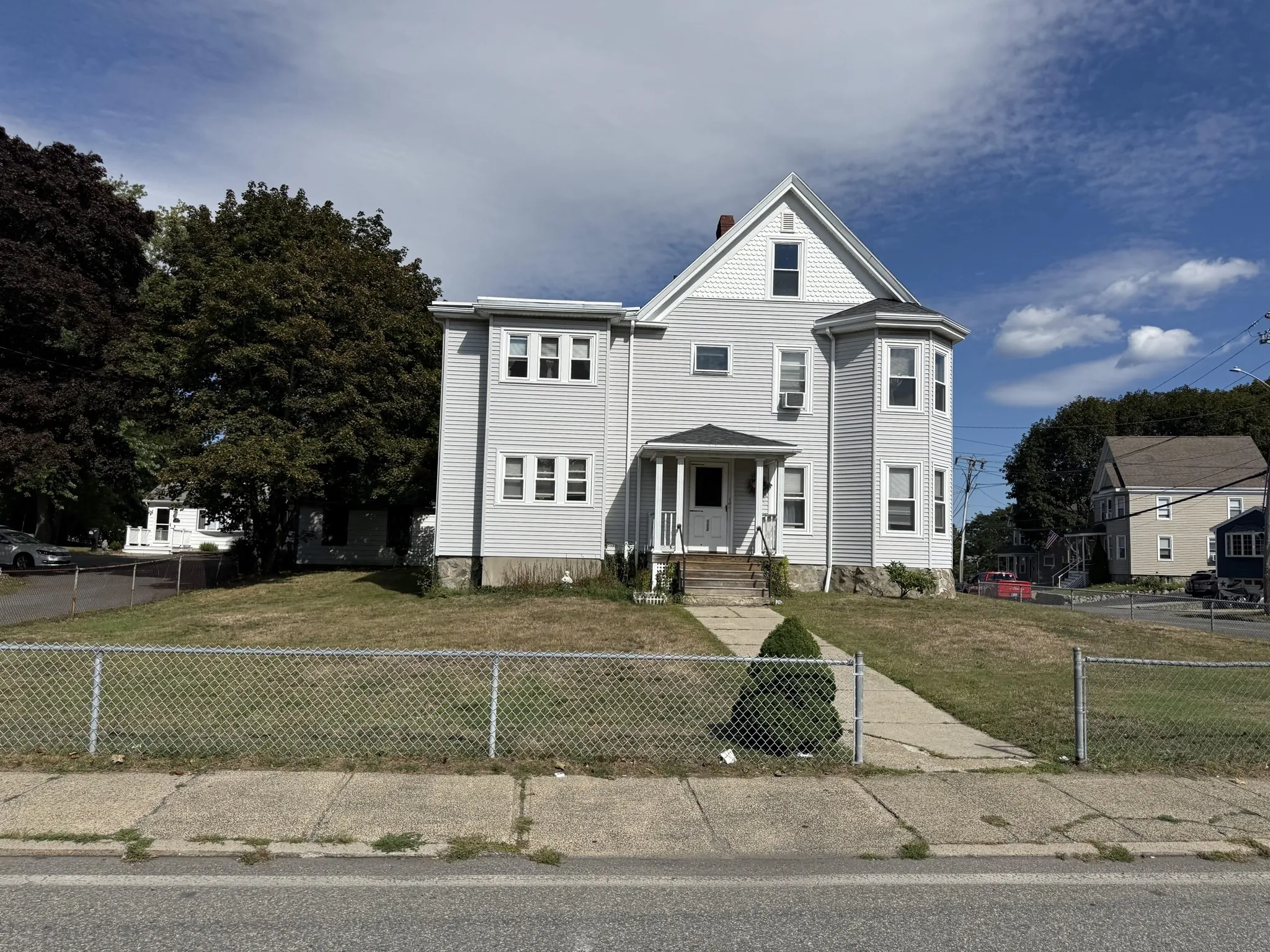 1 bed, 1 bath apartment for rent at 381 Lincoln St Unit 0, Saugus — photo 1 of 23
