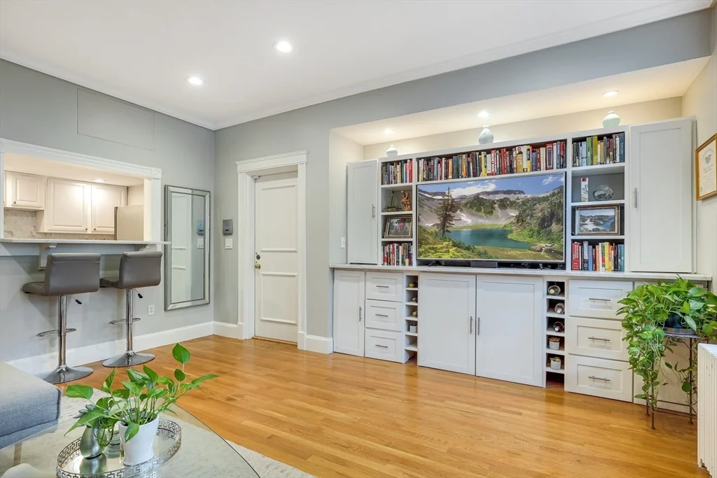 1 bed, 1 bath apartment for rent at 381 Marlborough St Unit 1, Back Bay — photo 2 of 22