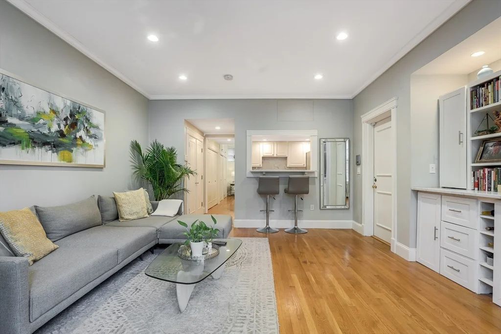 1 bed, 1 bath apartment for rent at 381 Marlborough St Unit 1, Back Bay — photo 3 of 22