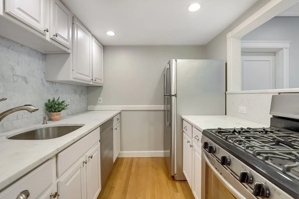 1 bed, 1 bath apartment for rent at 381 Marlborough St Unit 1, Back Bay — photo 4 of 22
