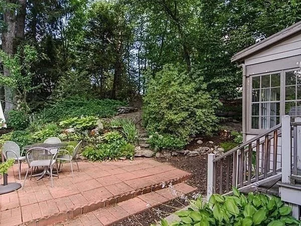 3 bed, 2 bath apartment for rent at 381 Vfw Pkwa, Chestnut Hill — photo 17 of 20