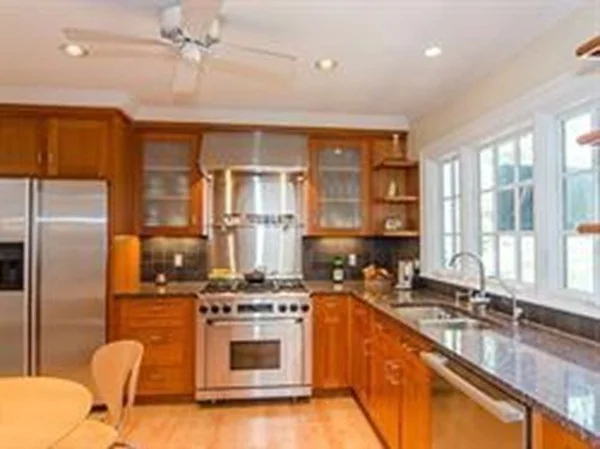 3 bed, 2 bath apartment for rent at 381 Vfw Pkwa, Chestnut Hill — photo 5 of 20