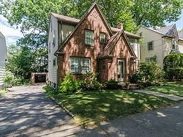 3 bed, 2 bath apartment for rent at 381 Vfw Pkwa, Chestnut Hill — photo 19 of 20