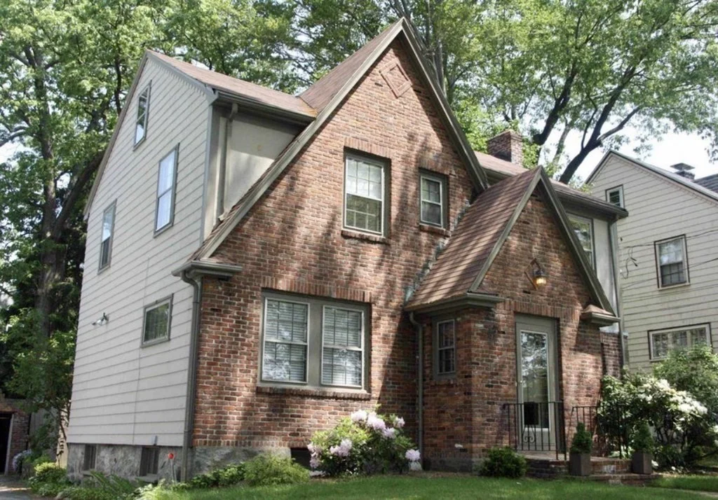 3 bed, 2 bath apartment for rent at 381 Vfw Pkwa, Chestnut Hill
